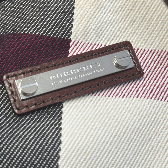Last Price drop!!Burberry Shoulder Tote bag. - Picture 2 of 13